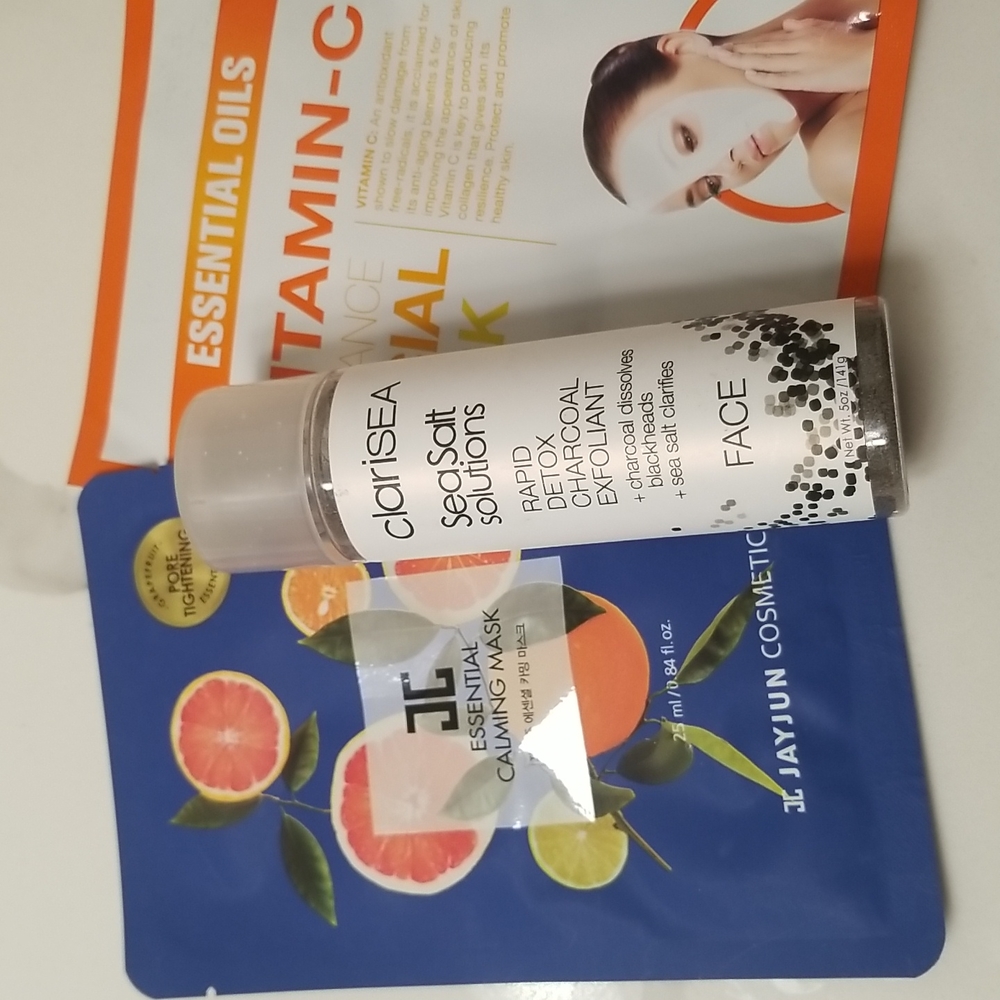 Clarissa sea salt solutions rapid detox charcoal exfoliant Plus 2 masks